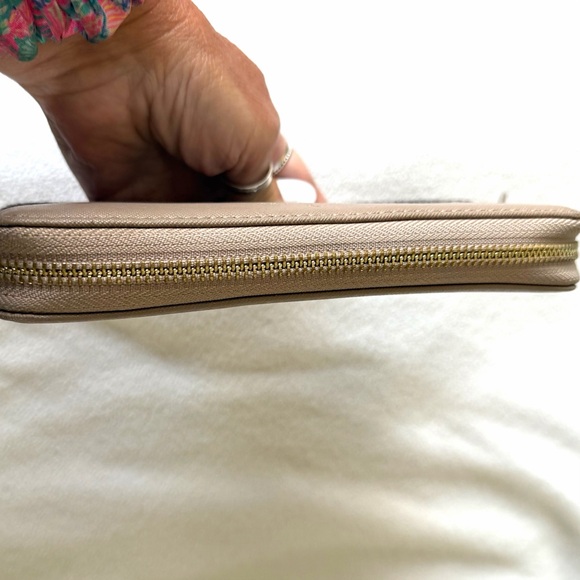 Kate Spade New York Neda Glitter Greta Court Cityscape Wallet taupe and silver - Picture 8 of 11